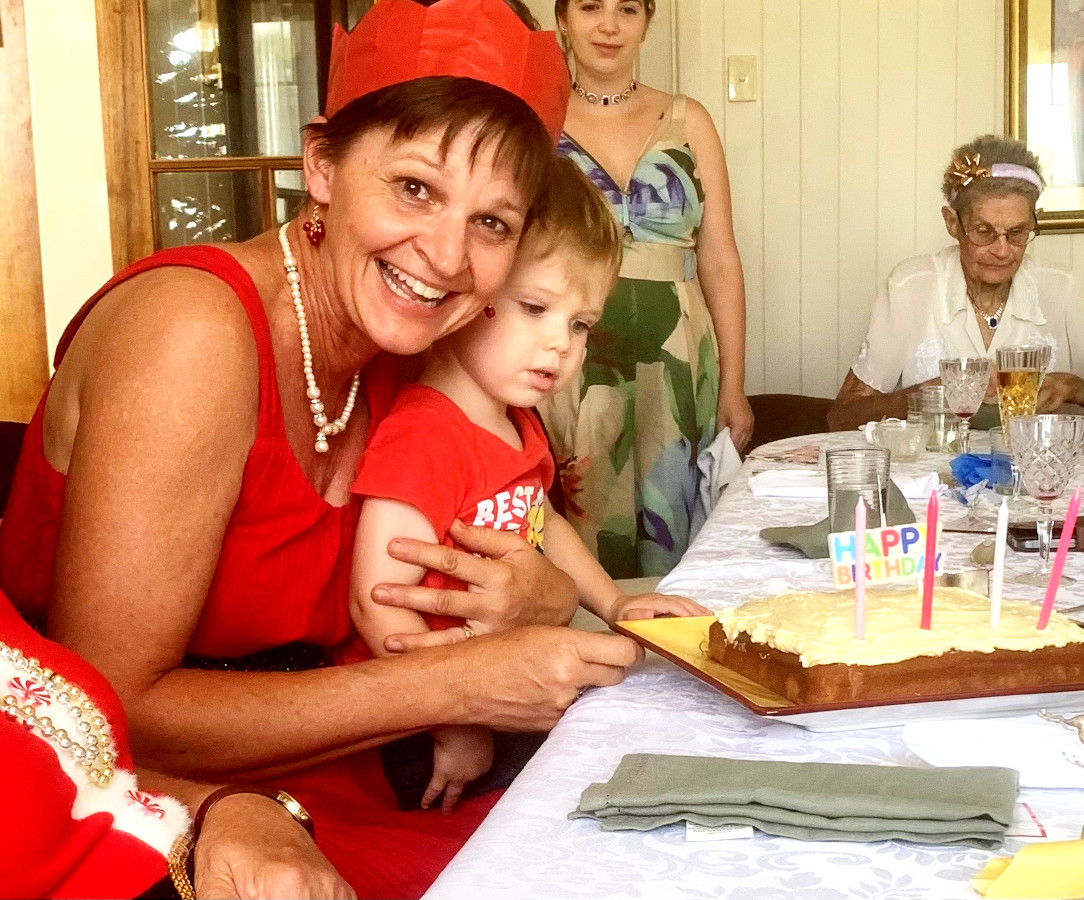Tania cuts the cake with a little helper.